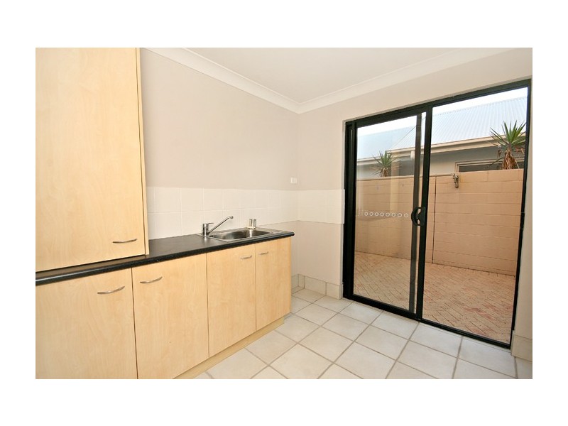 6 Santorini Court, Kawana Island QLD 4575