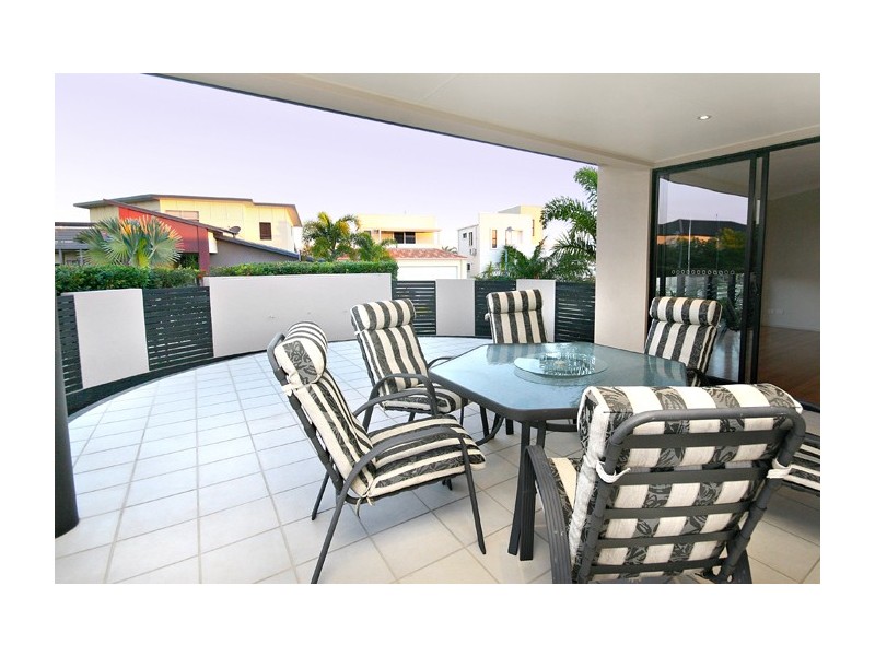 6 Santorini Court, Kawana Island QLD 4575