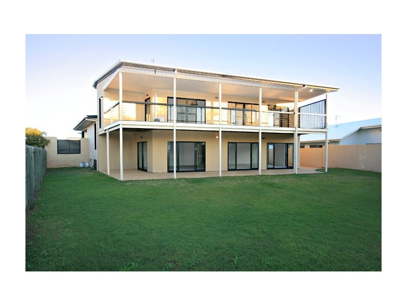 6 Santorini Court, Kawana Island QLD 4575