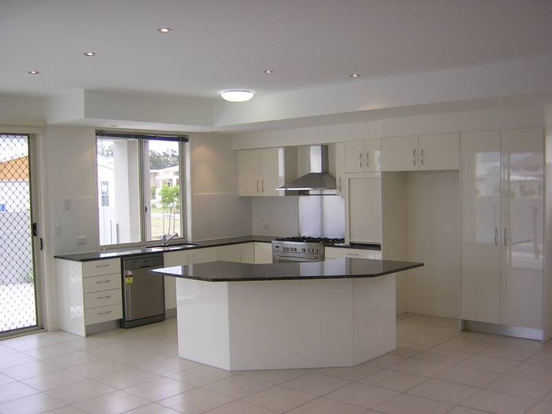 18 Tarawa Street, Kawana Island QLD 4575