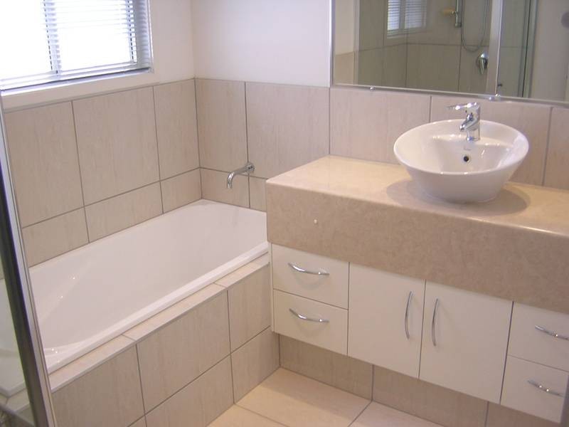 18 Tarawa Street, Kawana Island QLD 4575