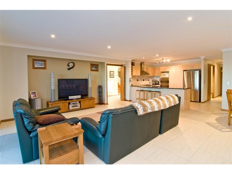 16 Bahamas Circuit, Kawana Island QLD 4575