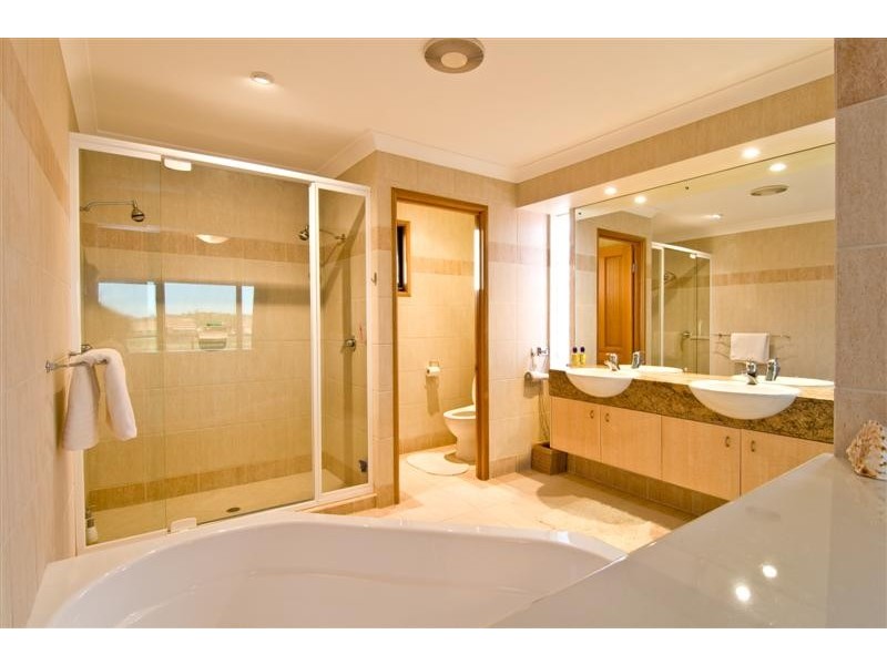 16 Bahamas Circuit, Kawana Island QLD 4575