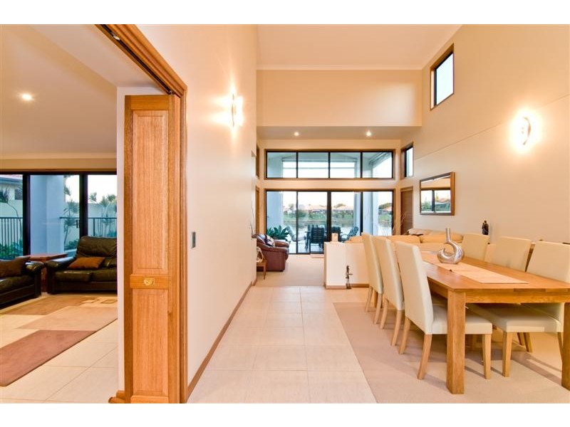 16 Bahamas Circuit, Kawana Island QLD 4575