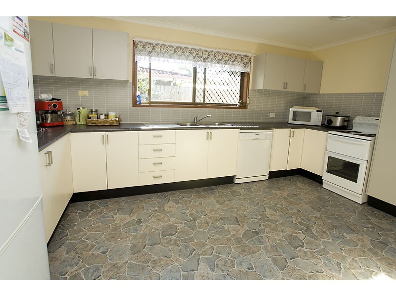 9 Kardinia Street, Minyama QLD 4575