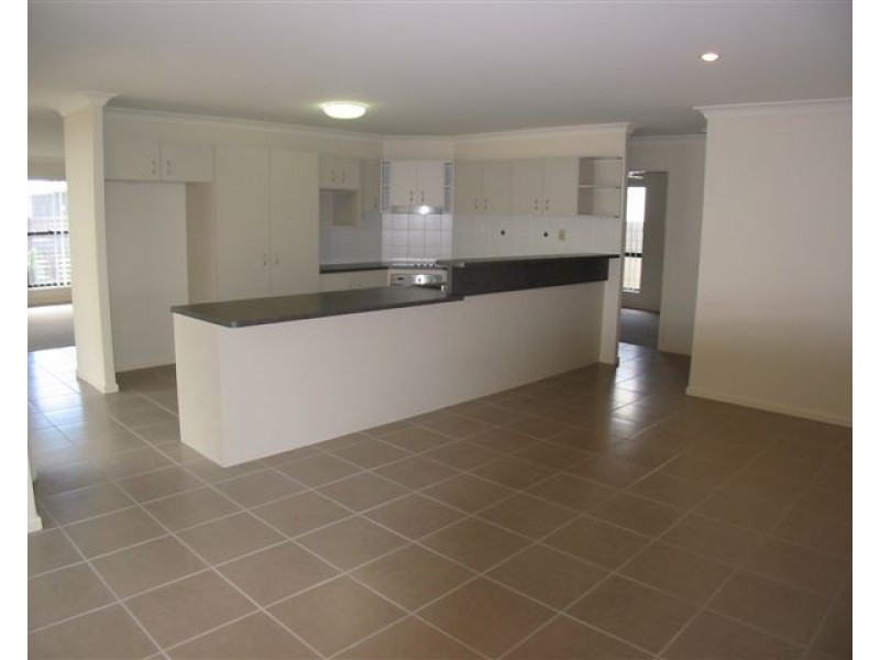 8 Zante Lane, Kawana Island QLD 4575