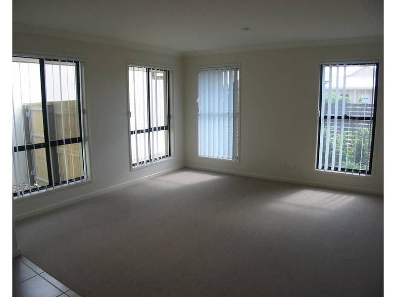 8 Zante Lane, Kawana Island QLD 4575