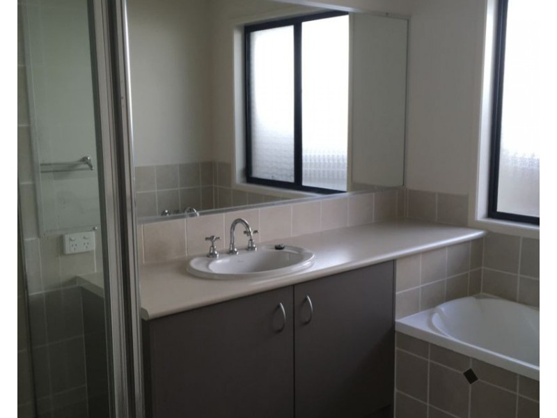 8 Zante Lane, Kawana Island QLD 4575