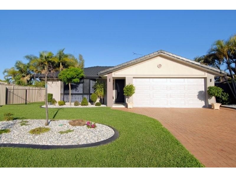 11 Kensington Drive, Minyama QLD 4575