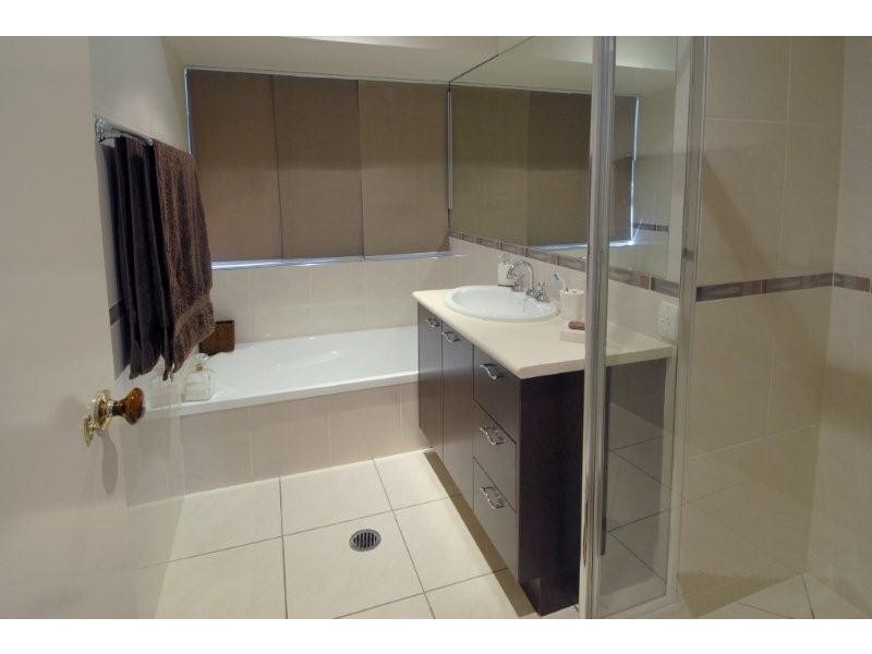 11 Kensington Drive, Minyama QLD 4575