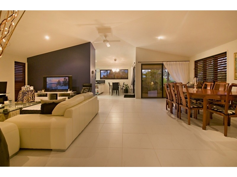 18 Majorca Place, Kawana Island QLD 4575
