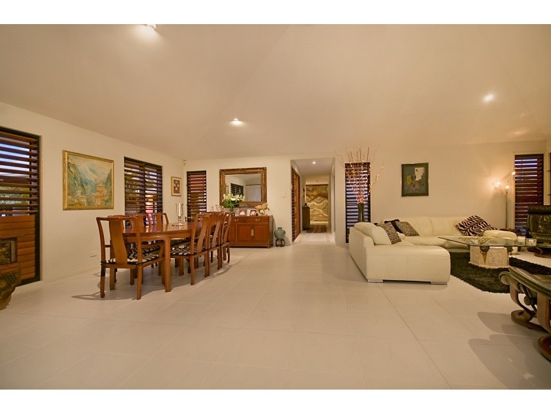 18 Majorca Place, Kawana Island QLD 4575