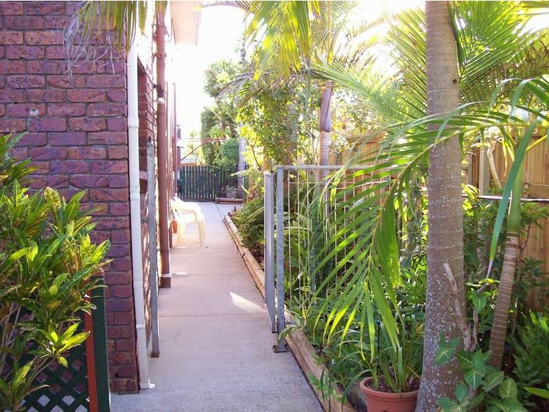 213 Nicklin Way, Warana QLD 4575