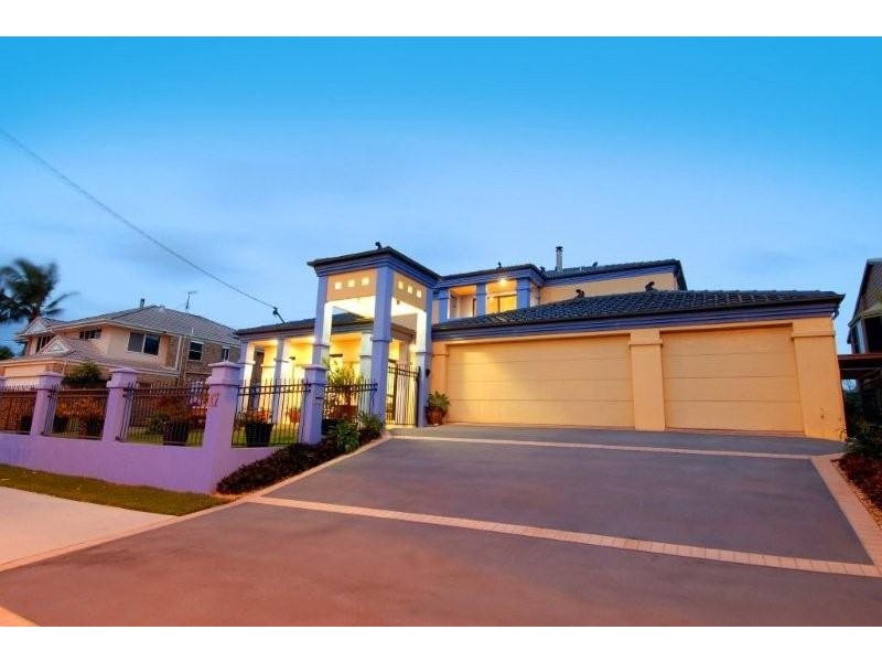 17 Oceanic Drive, Warana QLD 4575