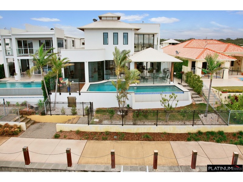 9 Majorca Place, Kawana Island QLD 4575