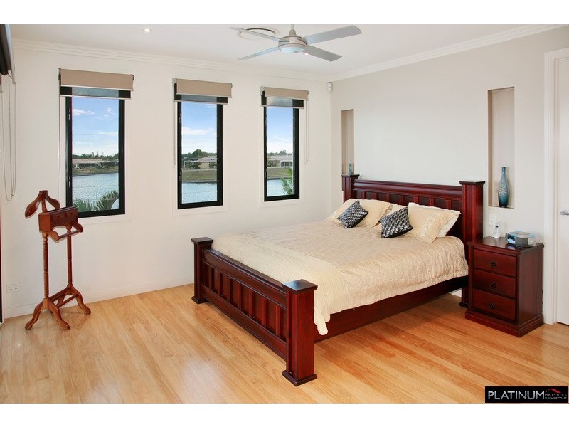 9 Majorca Place, Kawana Island QLD 4575