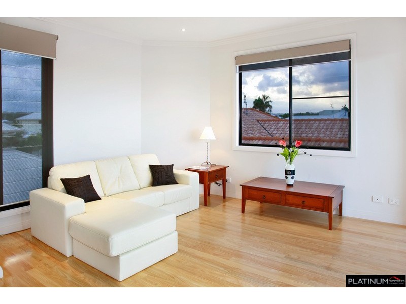 9 Majorca Place, Kawana Island QLD 4575