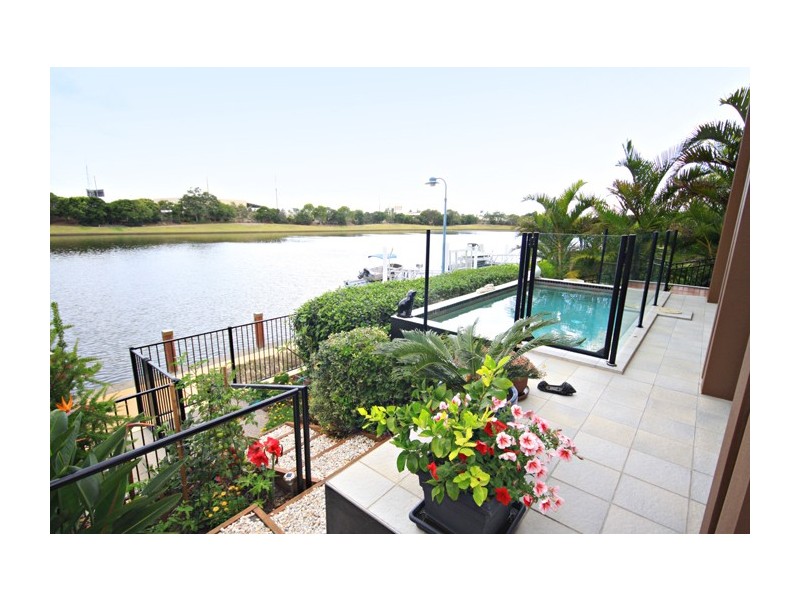 15 Bonaire Court, Kawana Island QLD 4575