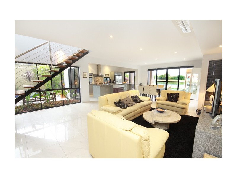 15 Bonaire Court, Kawana Island QLD 4575