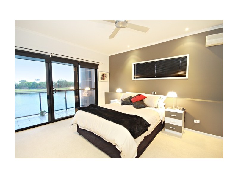 15 Bonaire Court, Kawana Island QLD 4575