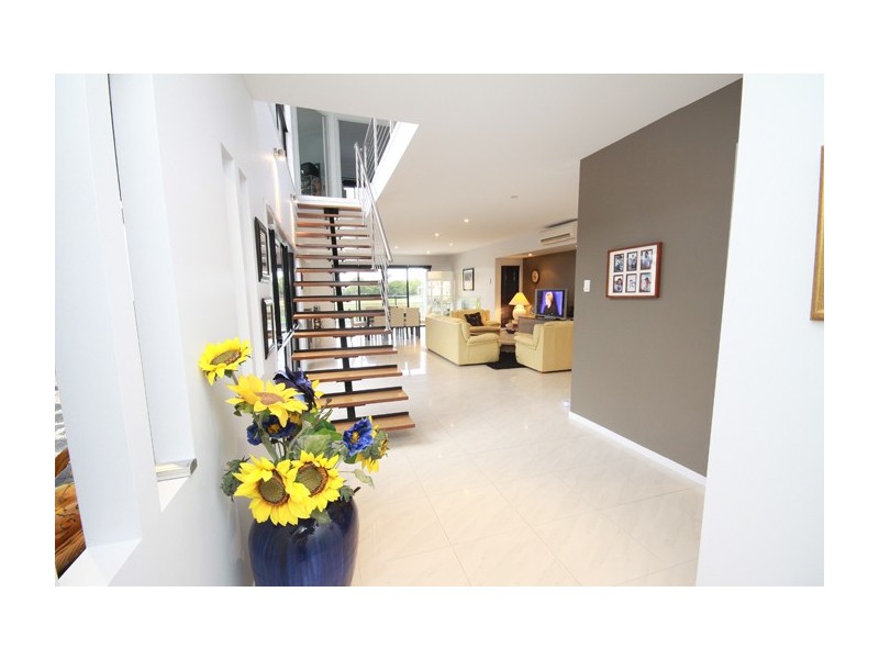 15 Bonaire Court, Kawana Island QLD 4575