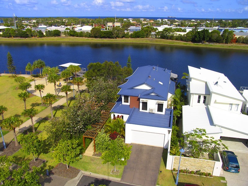 6 Lanai Close, Kawana Island QLD 4575