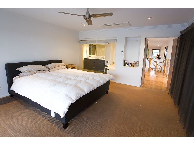 6 Lanai Close, Kawana Island QLD 4575