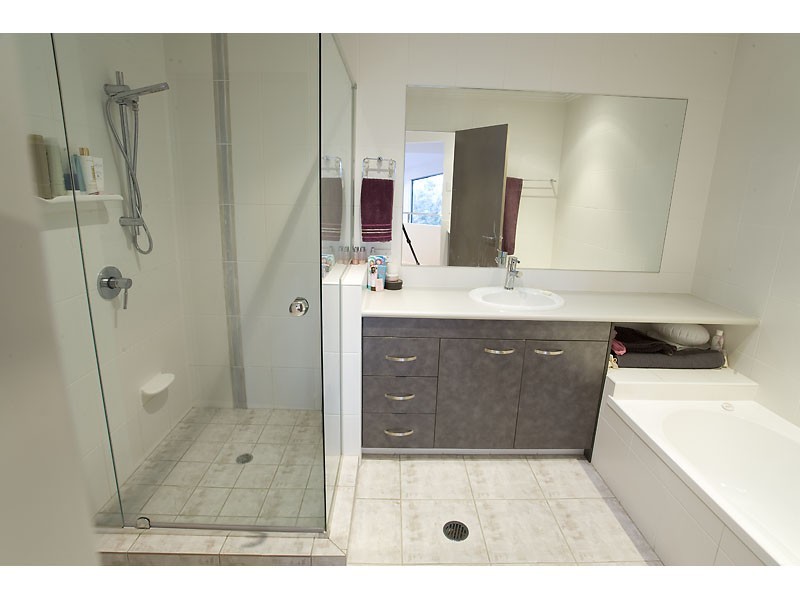 6 Lanai Close, Kawana Island QLD 4575