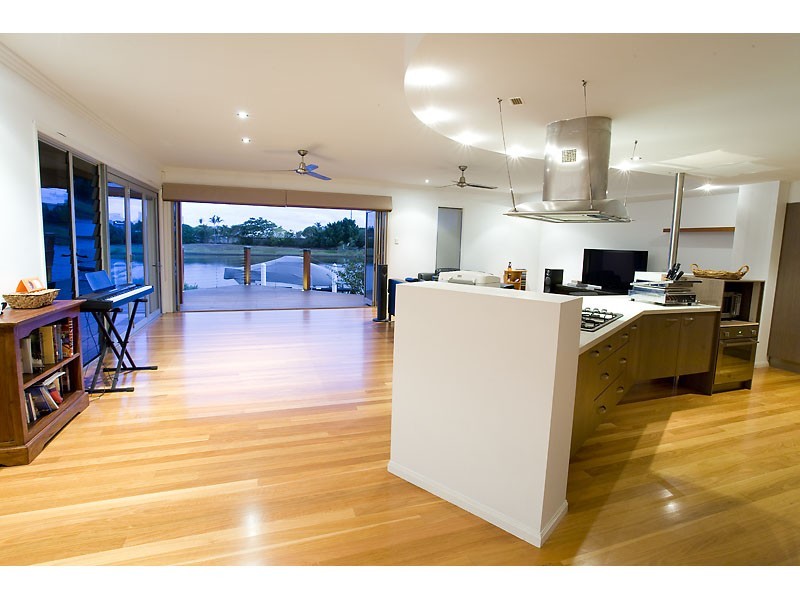 6 Lanai Close, Kawana Island QLD 4575