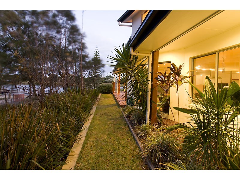 6 Lanai Close, Kawana Island QLD 4575