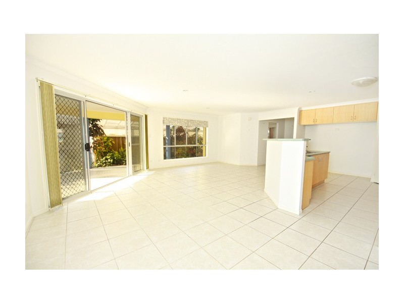 4 Bracken Place, Currimundi QLD 4551