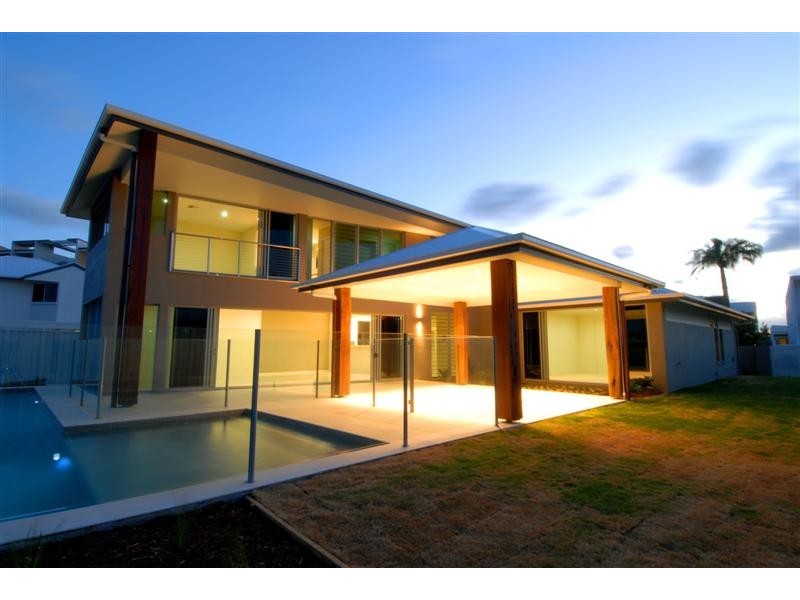 33 Barbuda Circuit, Kawana Island QLD 4575