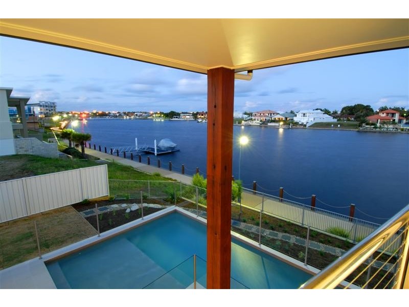 33 Barbuda Circuit, Kawana Island QLD 4575