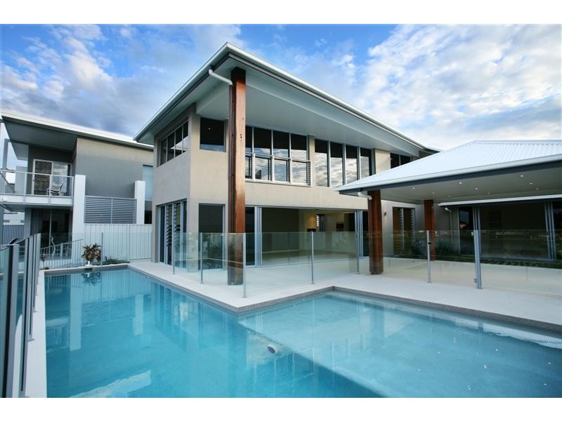 33 Barbuda Circuit, Kawana Island QLD 4575