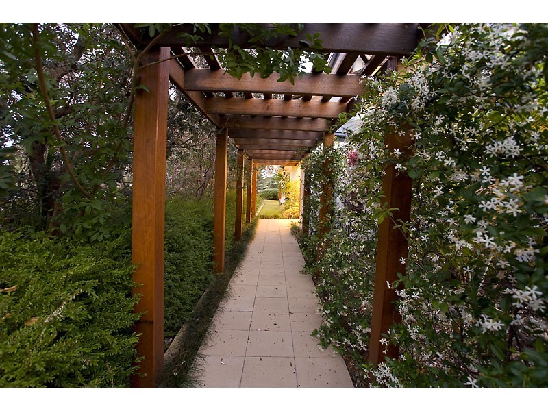 6 Lanai Close, Kawana Island QLD 4575