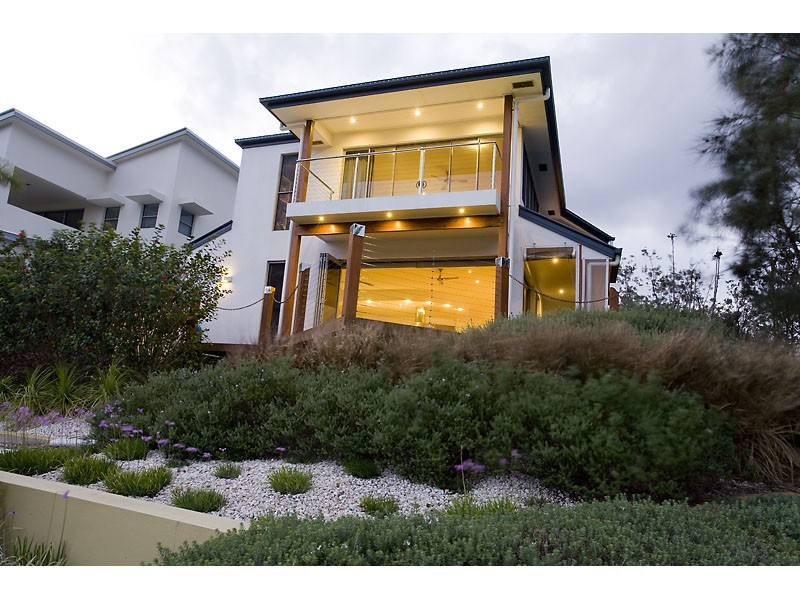 6 Lanai Close, Kawana Island QLD 4575