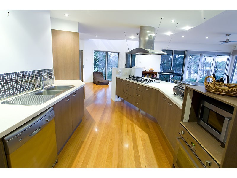 6 Lanai Close, Kawana Island QLD 4575