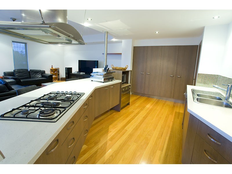 6 Lanai Close, Kawana Island QLD 4575