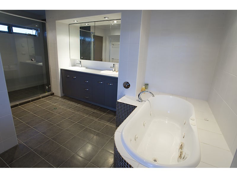 6 Lanai Close, Kawana Island QLD 4575