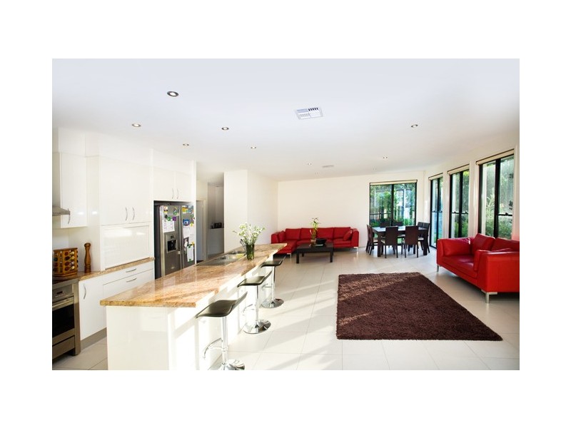 104 Grand Pde, Kawana Island QLD 4575