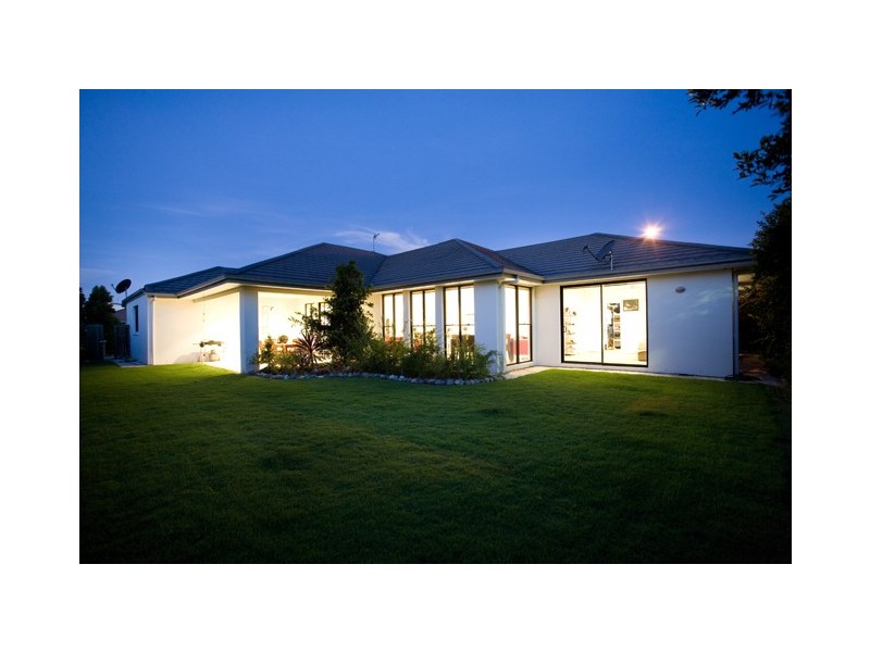 104 Grand Pde, Kawana Island QLD 4575