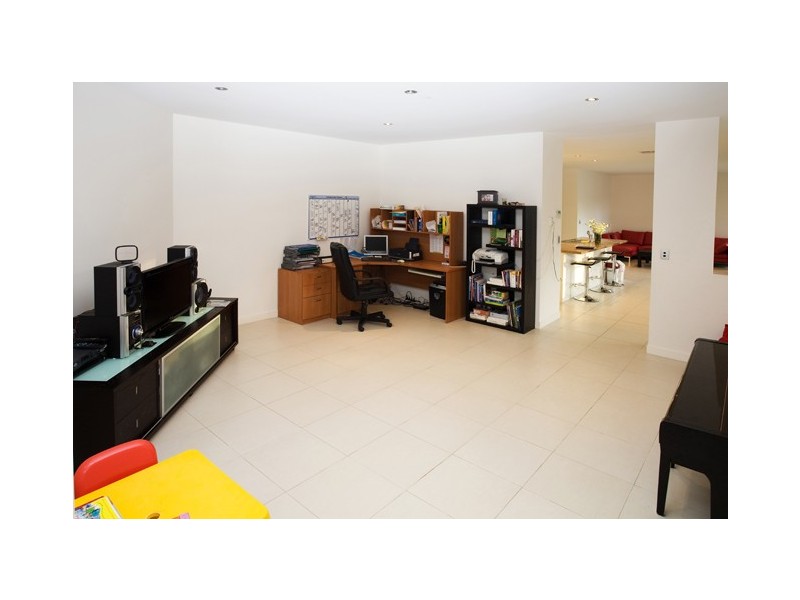 104 Grand Pde, Kawana Island QLD 4575