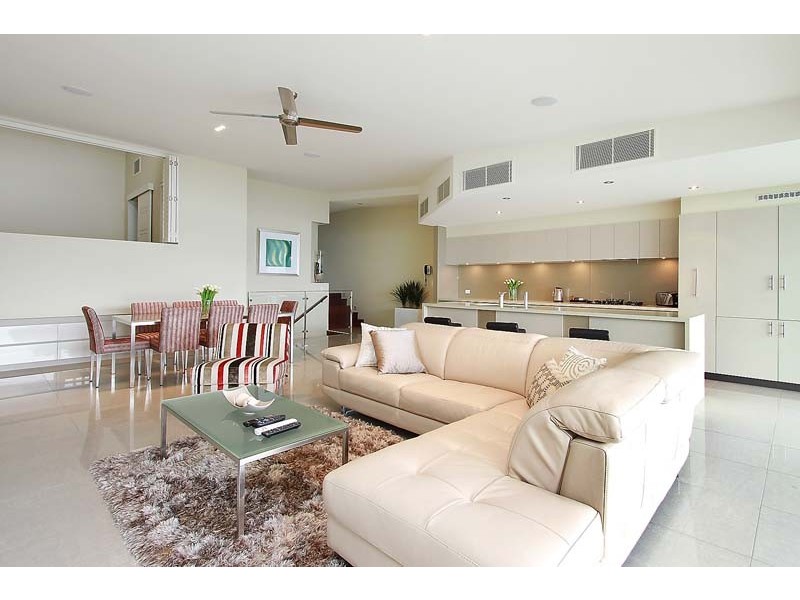 4/2 Coral Sea, Hamilton Island QLD 4803
