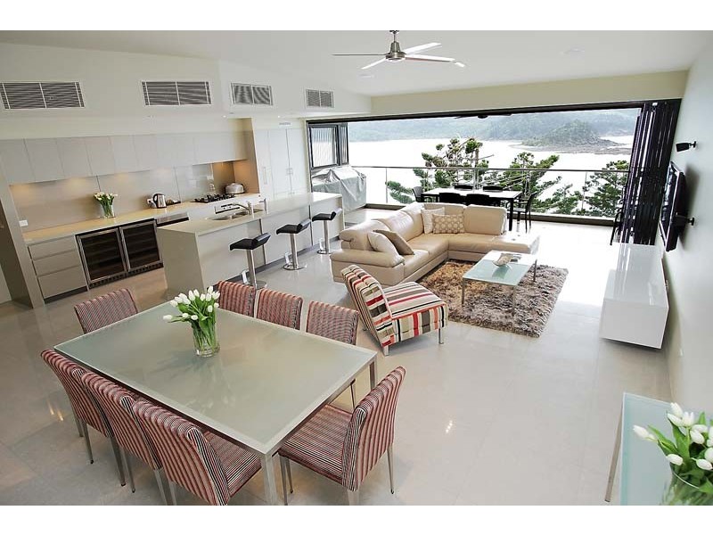 4/2 Coral Sea, Hamilton Island QLD 4803