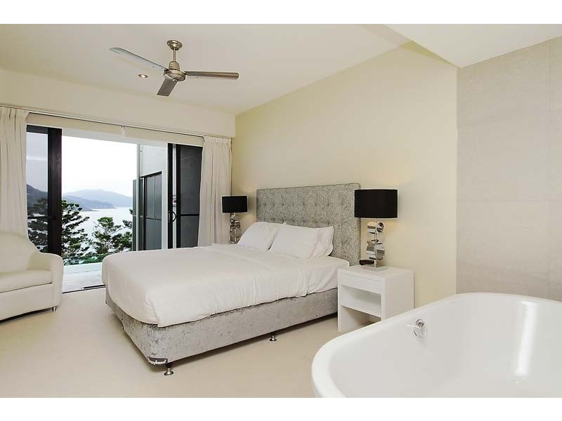 4/2 Coral Sea, Hamilton Island QLD 4803