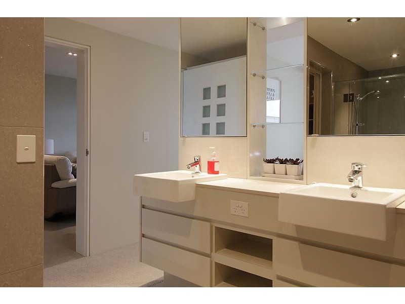 4/2 Coral Sea, Hamilton Island QLD 4803