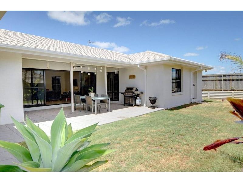 39 Hillview Crescent, Little Mountain QLD 4551