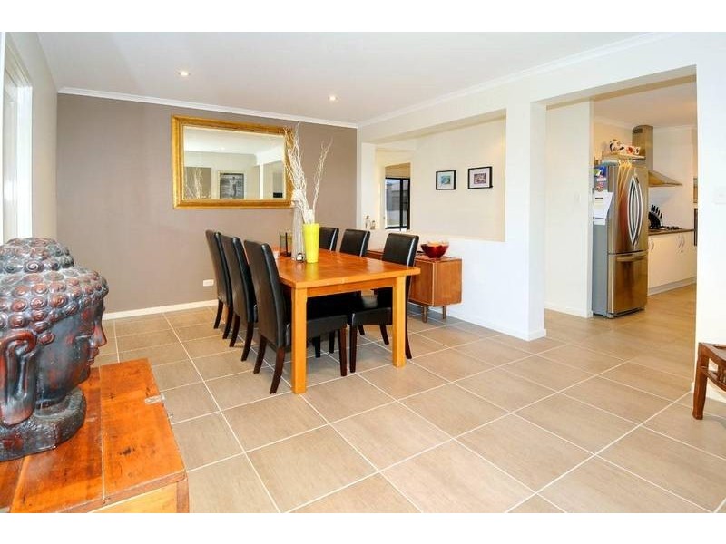 39 Hillview Crescent, Little Mountain QLD 4551