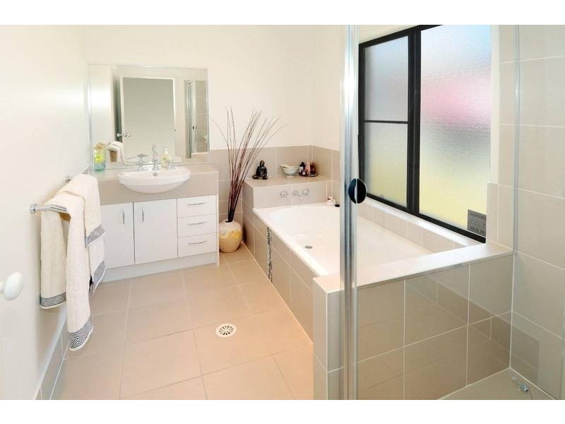 39 Hillview Crescent, Little Mountain QLD 4551