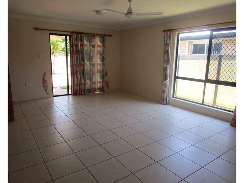 1/163 Nicklin Way, Warana QLD 4575